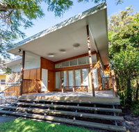 Decked out for a Fantastic Holiday - Winnett St Woorim Upstairs only - Palm Beach Accommodation