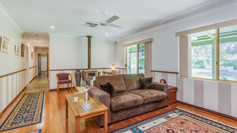 Devonleigh Bed And Breakfast - Palm Beach Accommodation 1