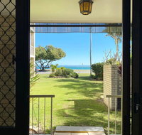Dolphin View on South Esplanade - Palm Beach Accommodation