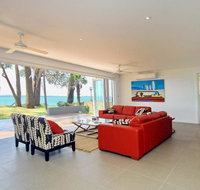 Ebb and Flow  Corlette - Palm Beach Accommodation