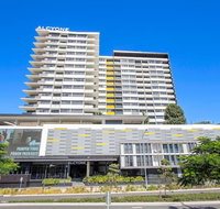 Elite elegance 2BRHamilton APT with Parking - Palm Beach Accommodation
