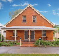 Eliza 1875 Red Brick Duplex Townhouse - Palm Beach Accommodation