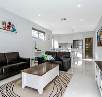 Ella House Adelaide - Palm Beach Accommodation