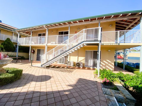 EM Apartment - Palm Beach Accommodation 3