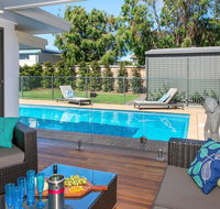 Emerald - coastal walk swimming pool pet friendly - Palm Beach Accommodation