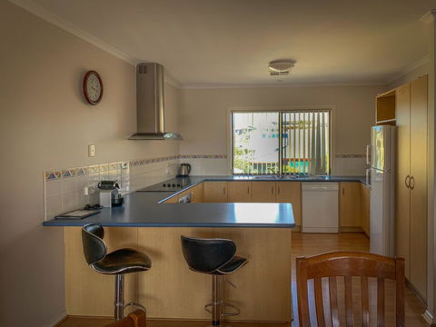 Endeavour 6 - Palm Beach Accommodation 3