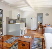 Enjoy the soothing sea breeze - Palm Beach Accommodation