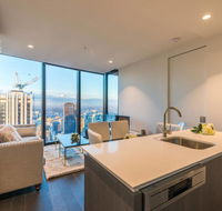 EQ Tower Luxury 2 Bedroom Skyline CBD Apartment - Palm Beach Accommodation