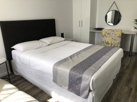 Escape On Lake - Palm Beach Accommodation 0