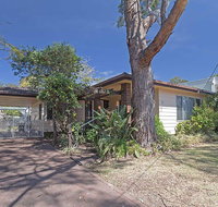 Evan's Retreat' 5 Sandy Point Road - cottage across the road from Sandy Point Beach - Palm Beach Accommodation