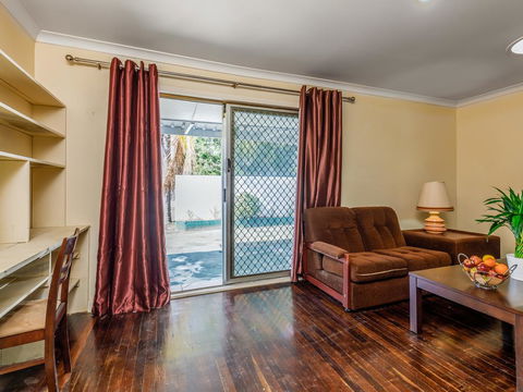Exclusive Handy Holiday House - Palm Beach Accommodation 1