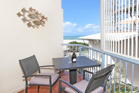 FABULOUS BEACHFRONT POSITION - Palm Beach Accommodation 1