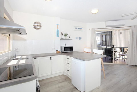 FABULOUS BEACHFRONT POSITION - Palm Beach Accommodation 3
