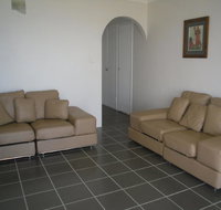 Fabulous location - Ground Floor Waterfront Unit Clearview Apartments - Palm Beach Accommodation