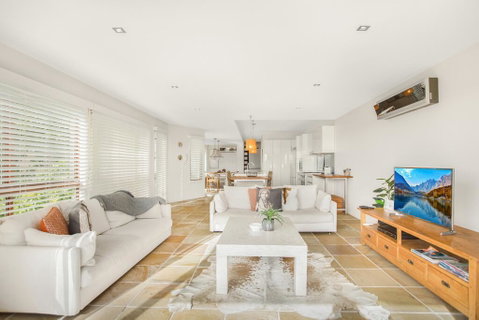 Family House With BBQ Deck, Water View And Parking - Palm Beach Accommodation 0