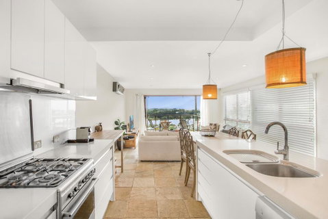 Family House With BBQ Deck, Water View And Parking - Palm Beach Accommodation 2