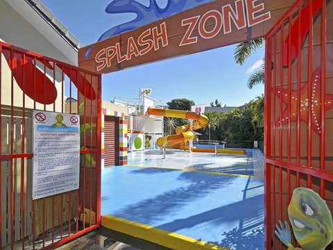 FAMILY PARADISE - Palm Beach Accommodation 2
