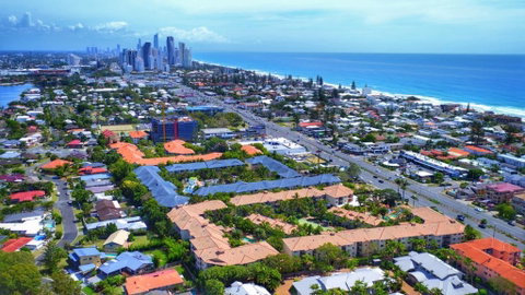 FAMILY PARADISE - Palm Beach Accommodation 1