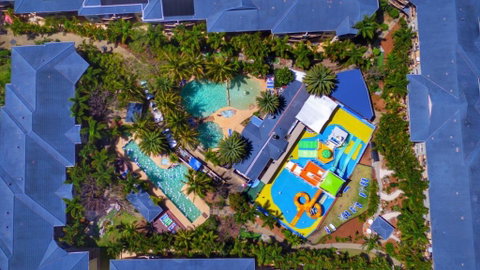 FAMILY PARADISE - Palm Beach Accommodation 0