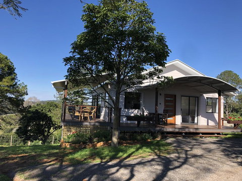 Flame Tree Chalet - Palm Beach Accommodation 2