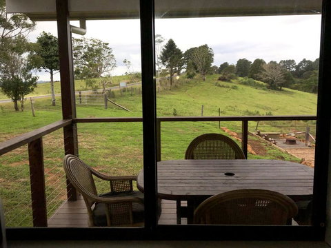 Flame Tree Chalet - Palm Beach Accommodation 1