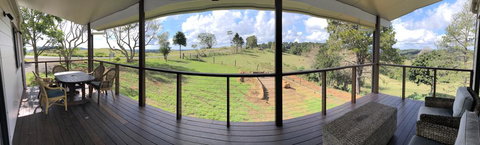 Flame Tree Chalet - Palm Beach Accommodation 3