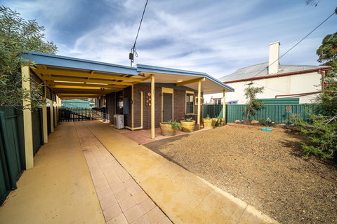 Flinders Ranges Bed And Breakfast - Palm Beach Accommodation 1