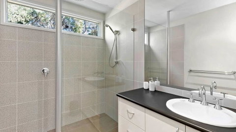 FLORENCE HOUSE Sundrenched Luxury With Pool & Deck - Palm Beach Accommodation 1