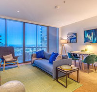 Flying views over the CBD free parking pool sauna wifi - Palm Beach Accommodation
