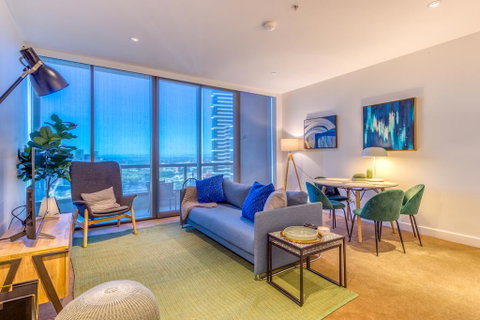 Flying Views Over The CBD, Free Parking, Pool, Sauna, Wifi - Palm Beach Accommodation 0