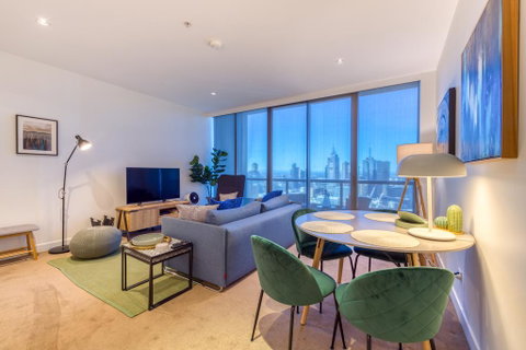Flying Views Over The CBD, Free Parking, Pool, Sauna, Wifi - Palm Beach Accommodation 2