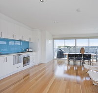 Four Kings Apartment - Deluxe 2br 3 - Palm Beach Accommodation