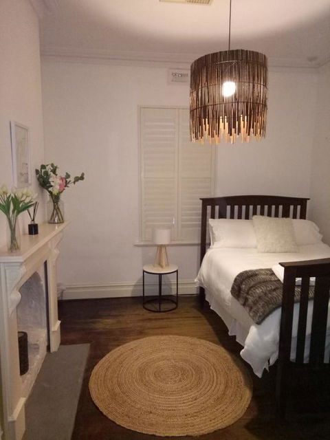 FUNKY COTTAGE - Palm Beach Accommodation 2