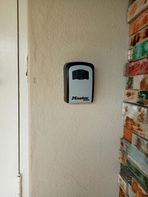 FUNKY COTTAGE - Palm Beach Accommodation 3