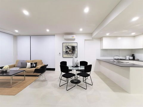 G02 Courtyard Apartment - Palm Beach Accommodation 2