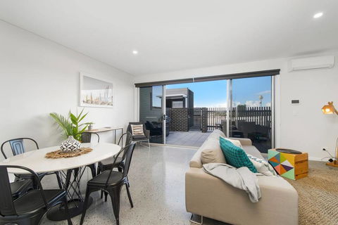 G149 - Apt 2 - Palm Beach Accommodation 2
