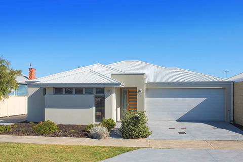 GALE HOUSE - Palm Beach Accommodation 0