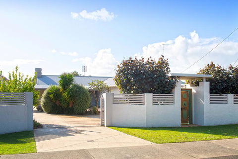 GIFFORD HOUSE - Palm Beach Accommodation 1