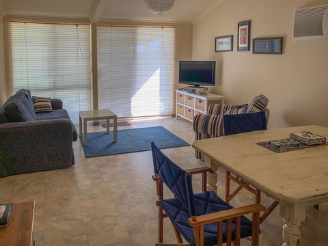Gone Fishing - Palm Beach Accommodation 1