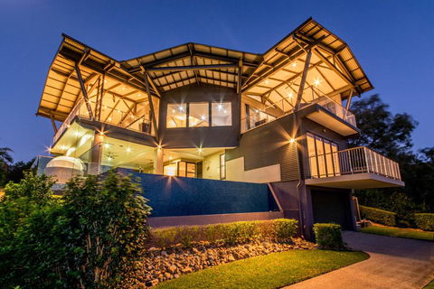 GRAND LUXURY MANSION WITH POOL, 2 BUGGIES AND FABULOUS OCEAN VIEWS - Palm Beach Accommodation 0
