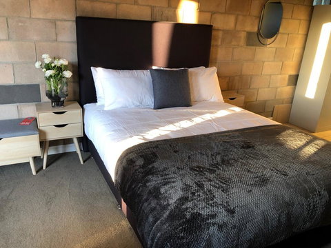 Granite Belt Cabins - Palm Beach Accommodation 1