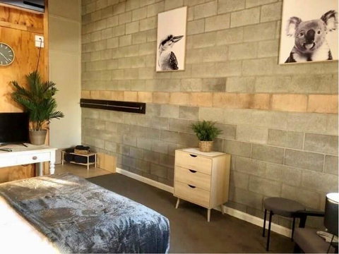 Granite Belt Cabins - Palm Beach Accommodation 2