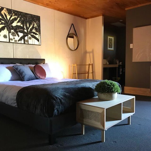 Granite Belt Cabins - Palm Beach Accommodation 3