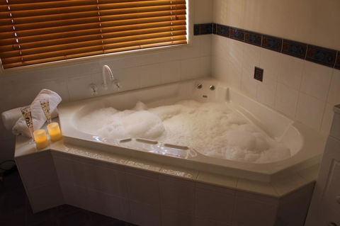 Granite Gardens Cottages & Lake Retreat - Palm Beach Accommodation 2
