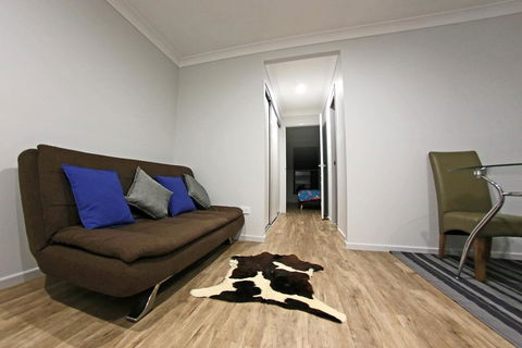 Granny Flat Next To Golf Course - Palm Beach Accommodation 3