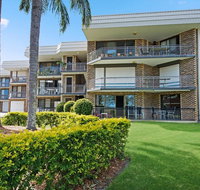 Great location close to waterfront Shops Restaurants and Cafes. - Palm Beach Accommodation