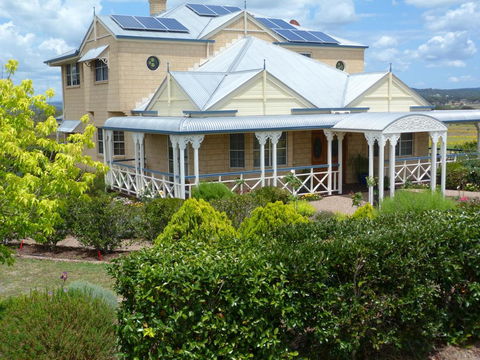 Grovely House - Palm Beach Accommodation 0