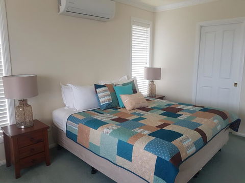 Grovely House - Palm Beach Accommodation 2