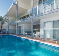 Hamptons Coastline Retreat- Waterfront with a Heated Pool - Palm Beach Accommodation