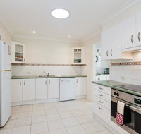 Happy Tails'  55 Pantowora Street - pet friendly air conditioned - Palm Beach Accommodation